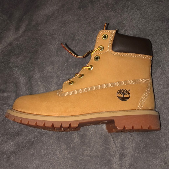 Boots - Picture 4 of 7